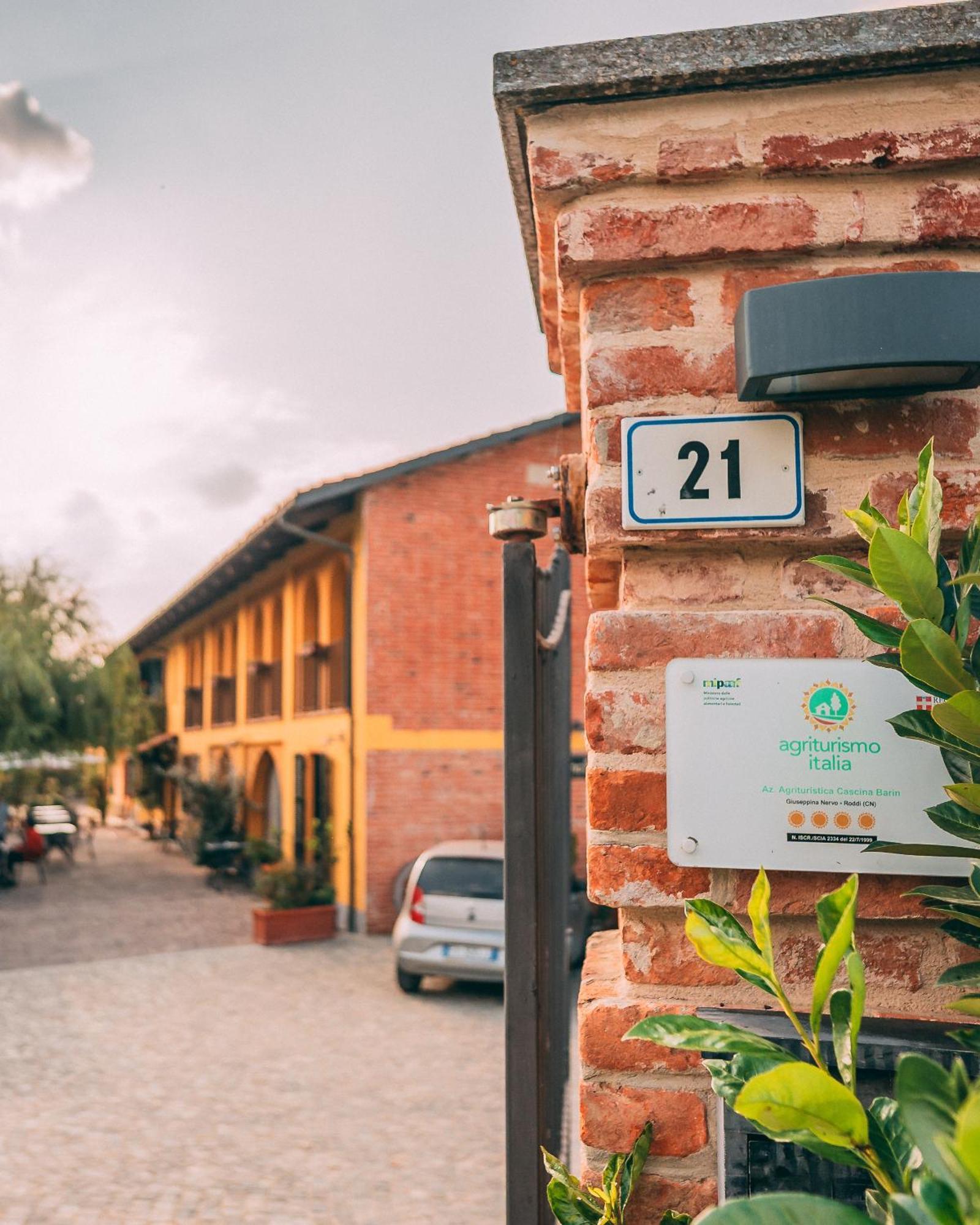 Agriturismo Cascina Barin Roddi Buitenkant foto